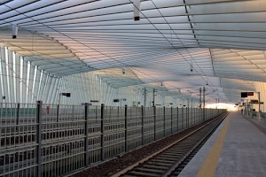 stazione, binari, marciapiede, tettoia, linea, giallo, binario, tetto, ferrovia, copertura, bianco, recinzione, cavi, linee, ferro, cartelli, ringhiera, tunnel