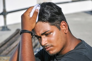 capelli, uomo, ritratto, bocca, baffi, occhi, ragazzo, mano, maglietta, barba, bracciale, braccialetti, orecchio, viso, mani, naso, fazzoletto, neri, braccialetto, braccio