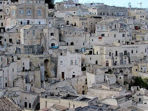 finestre, case, tetti, porte, città, paese, terrazze, gru, panorama, terrazzi, alberi, antenne, molti, bianco, ruderi, archi, matera, sassi