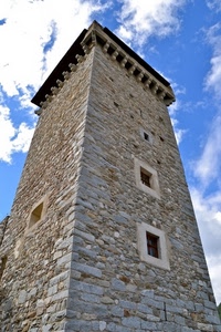 torre, cielo, nuvole, finestre, sassi, pietre, merli, castello, spigolo