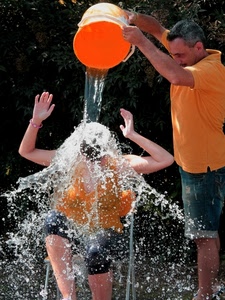 acqua, secchio, arancione, doccia, arancio, mani, uomo, bagno
