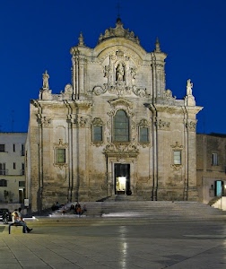 chiesa, statue, finestre, scalinata, piazza, scalini, persone, facciata, blu, barocco, porta, gradini, gradinata, sculture, portale, cattedrale, portone, croce