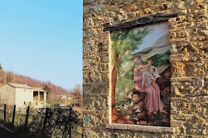 muro, madonna, bambino, casa, dipinto, alberi, campagna, edicola, cielo, murales, albero, pietre, fiori, recinzione, pali, case, azzurro, murale, rete, mattoni, pittura, recinto