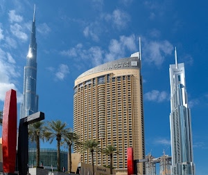 palme, grattacieli, nuvole, cielo, rosso, azzurro, finestre, antenne, alberi, città, dubai, verde, vetrate, torri, palazzi, torre