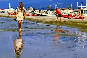 mare, spiaggia, bagnino, donna, riflesso, sabbia, rosso, ragazza, acqua, riflessi, barche, camminare