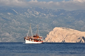 mare, nave, bianco, acqua, alberi, azzurro, nuvole, montagne, persone, imbarcazione, barca, roccia, cielo, montagna, scoglio, costa, lago
