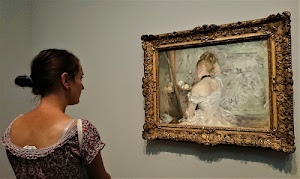 quadro, spalle, cornice, donna, capelli, dipinto, visitatrice, bianco, ragazza, persona, profilo, museo, tela, vestito, turista, specchio, mostra, abito, oro