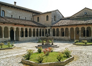 colonne, aiuole, chiostro, archi, fontana, abbazia, verde, pozzo, portico, aiuola