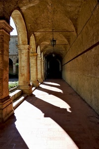 archi, portico, prospettiva, lampioni, ombre, ombra, colonne, porticato, lampada, portici, chiostro, cortile