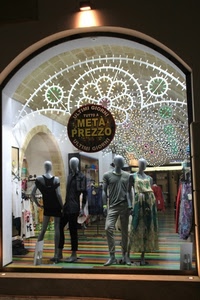 vetrina, manichini, saldi, abiti, vetro, luci, abbigliamento, vestiti, negozio