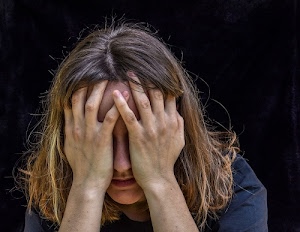 capelli, mani, bocca, donna, disperazione, naso, nero, viso, dita, coperto, dolore, marrone, ritratto, volto, mento