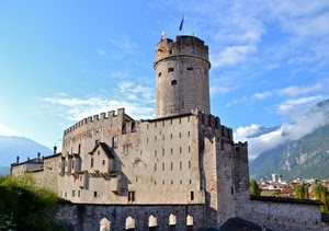 castello, torre, nuvole, bandiere, merli, cielo, montagna, trento, mura