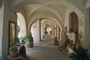 archi, piante, vasi, portici, specchio, porta, botte, verde, legno, curve, tavolino, prospettiva, portone, barile, fioriere, volta, volte, arcate