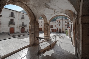 scale, archi, portico, piazza, portici, ringhiera, colonne, gradini, passamano, case