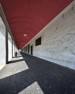 rosso, ombre, portico, prospettiva, ombra, uomo, portici, porte, colonne