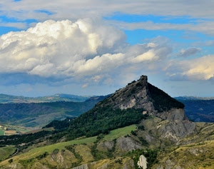 nuvole, paesaggio, colline, rocca, verde, panorama, montagna, collina, prati, cielo, boschi