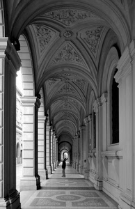 bianconero, archi, portico, colonne, finestre, prospettiva, persona, pilastri, pavimento, portici, uomo, stucchi, passante, ombra