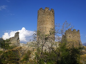 cielo, nuvole, castello, torre, alberi, ruderi, merli, torri, verde, piante, erba, azzurro, rovine