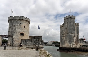 bandiere, torri, nuvole, acqua, mare, canale, cielo, fiume, barca, porto, torre