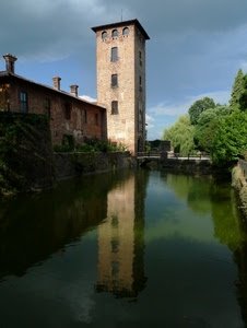 torre, finestre, alberi, acqua, riflesso, verde, comignoli, fiume, nuvole, cielo, ponte, casa, camini, case, canale, edificio