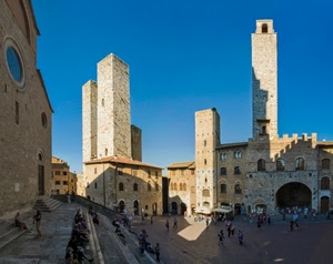 torri, piazza, chiesa, persone, palazzi, scale, borgo, finestre, passanti