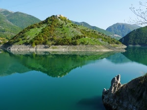 acqua, lago, verde, riflesso, cielo, montagne, alberi, riflessi, isola, azzurro, colline, piante, rocce, bosco, montagna