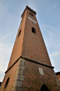 torre, orologio, stemma, cielo, finestre, prospettiva, merli, finestra, mattoni, campanile