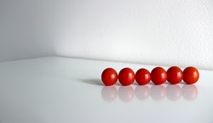 rosso, bianco, sei, pomodori, riflesso, palline, minimalismo, sfere