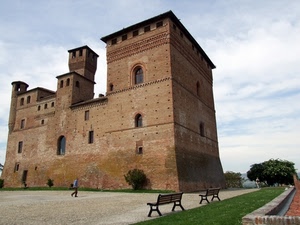 castello, panchine, torri, torre, panchina, uomo, nuvole, prato, medioevo, finestre, alberi
