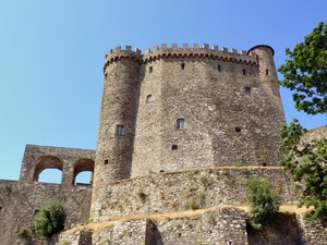 castello, merli, archi, finestre, torri, alberi, verde, cielo, torre, mura, fortezza, rocca, azzurro, albero