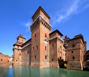 castello, acqua, finestre, torri, cielo, ponti, fossato, ferrara, azzurro, nuvole, torre, archi, ponte