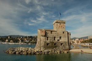 mare, bandiera, castello, torre, fortezza, acqua, spiaggia, rocce, cielo, finestre, scogli