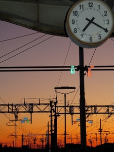 orologio, tramonto, stazione, lancette, fili, numeri, pali, ore, cielo, arancione, rosso, ora, ferrovia