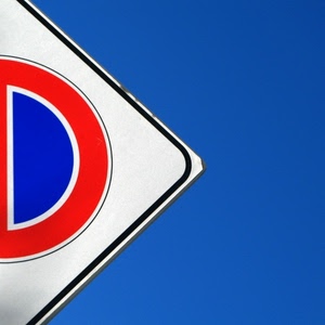 segnale, rosso, blu, bianco, azzurro, cielo, cartello, divieto, stradale, minimalismo, triangolo