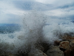 mare, scogli, acqua, nuvole, cielo, onda, spruzzi, onde, rocce, agitato, mareggiata, schiuma