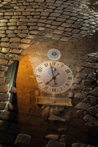 orologio, riflesso, lancette, pozzanghera, acqua, strada, pietre, ore, porfido