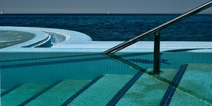 mare, piscina, acqua, azzurro, gradini, ringhiera, piastrelle, blu, corrimano
