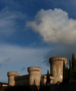 torri, nuvole, castello, merli, alberi, cielo, cipressi
