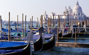 gondole, acqua, venezia, pali, cupole, chiesa, mare, laguna, blu, cielo, canale