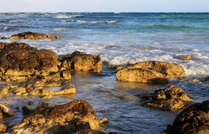 mare, scogli, onde, acqua, schiuma, azzurro, cielo, blu, rocce, scogliera, verde