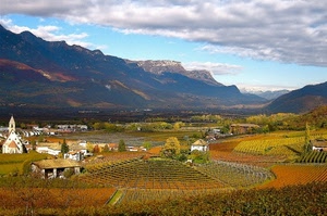 montagne, nuvole, panorama, cielo, chiesa, campanile, autunno, vigneti, campi, paesaggio, filari, coltivazioni, case