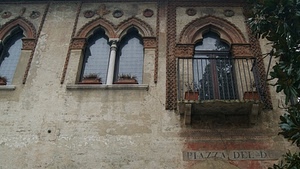 finestre, balcone, bifora, archi, ringhiera, palazzo, colonna, vasi