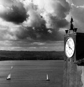 orologio, nuvole, barche, vele, cielo, acqua, campana, lago, bianconero, torre, lancette, mare, nero, numeri, bianco, campane, campanella