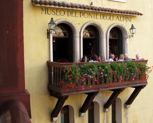 balcone, fiori, lampioni, museo, persone, porte, gente, verde, finestre