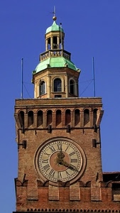 orologio, torre, lancette, merli, cielo, finestre, numeri, campanile, verde, cupola, colonne, croce, ore, cupole, azzurro
