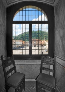 sedie, finestra, piazza, due, grata, arco, cielo