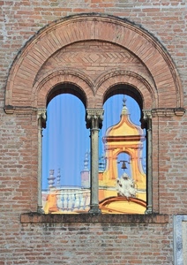 finestra, riflesso, campanile, bifora, archi, arco, colonna, vetri, mattoni
