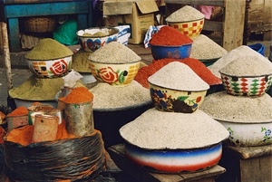 mercato, spezie, colori, ciotole, contenitori, bianco, rosso, arancione, cesti