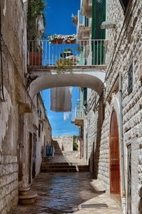 vicolo, balcone, arco, cielo, gradini, porta, vasi, fiori, scalini, porte, ringhiera, ponte, biancheria
