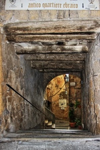 vicolo, gradini, lampione, scale, scala, legno, arco, corrimano, travi, passamano, vasi, scalini, scalinata, scorcio